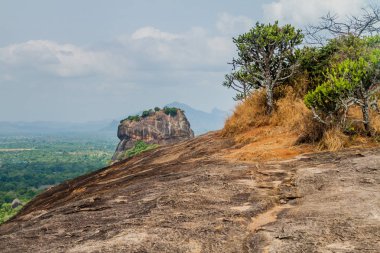 Görünüm Sigiriya aslan kaya yakın Pidurangala Rock, Sri Lanka