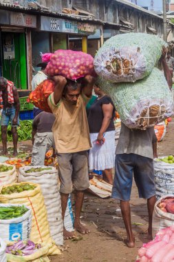 Colombo, Sri Lanka - 26 Temmuz 2016: Porter Manning Market Colombo, Sri Lanka