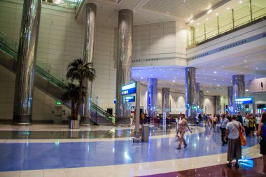 Dubai, Birleşik Arap Emirlikleri - 10 Temmuz 2016: Bir iç Dubai International Airport, görünümünü.