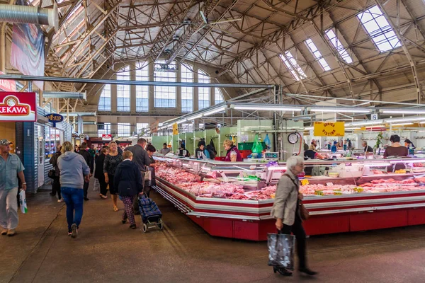 Riga, Letonya - 19 Ağustos 2016: Riga Merkez iç pazar, Letonya