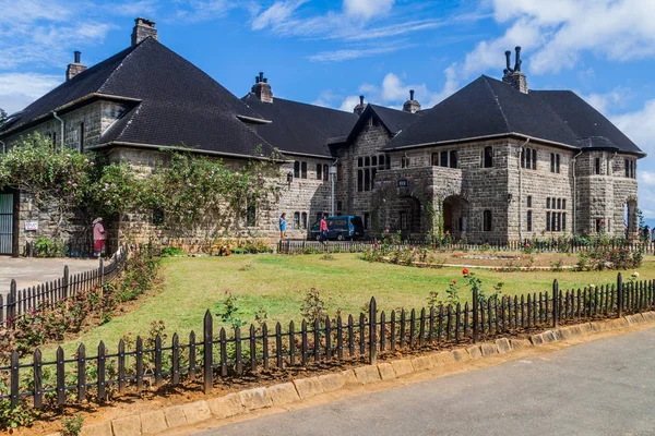 Haputale, Sri Lanka - 16 Temmuz 2016: Adisham Manastırı Haputale, Sri Lanka yakınındaki kişi ziyaret