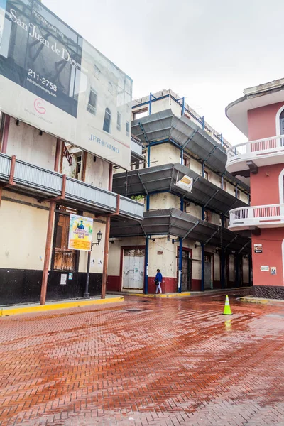 Panama City, Panama - 27 Mayıs 2016: İskele Casco Viejo (Old Town) Panama City, harap binalarda
