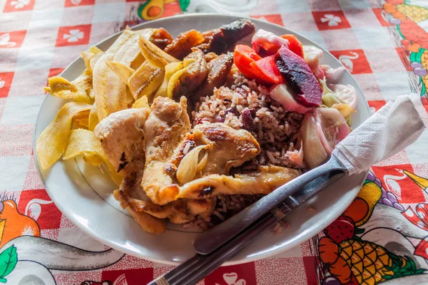 Tipikus Ebéd Hús Bab Rizs Plantain Nicaraguában — Stock Fotó
