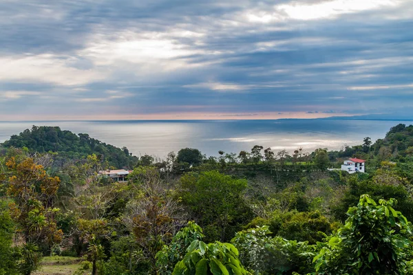 Okyanus manzaralı Quepos, Kosta Rika yakınındaki