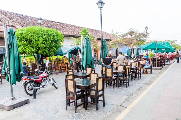 Granada, Nikaragua - 27 Nisan 2016: Yaya cadde Calle La Calzada Granada, Nikaragua