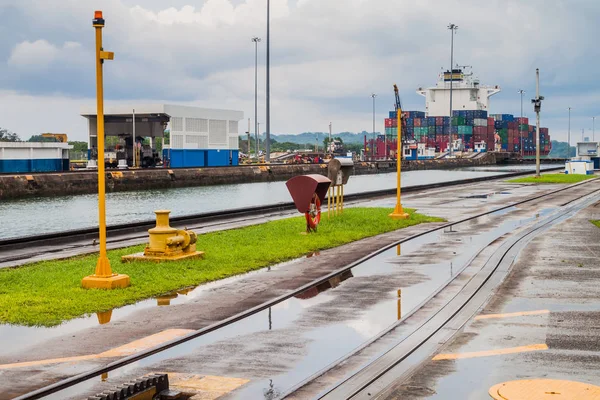 Container Ship Passes Gatun Locks Part Panama Canal — Stock Photo, Image