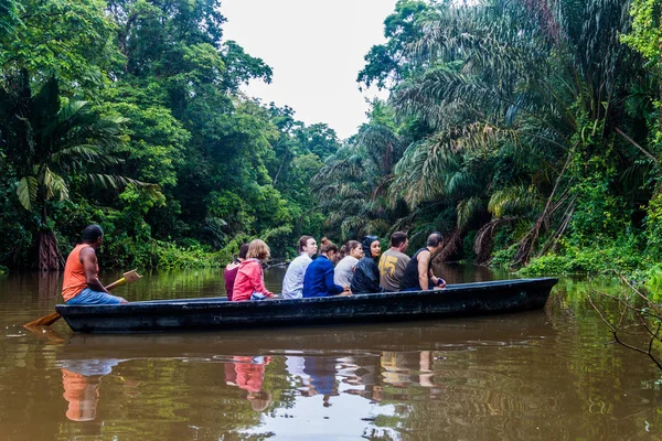 Тортугуэро Коста Рика Мая 2016 Лодка Туристами Время Экскурсии Дикой — стоковое фото