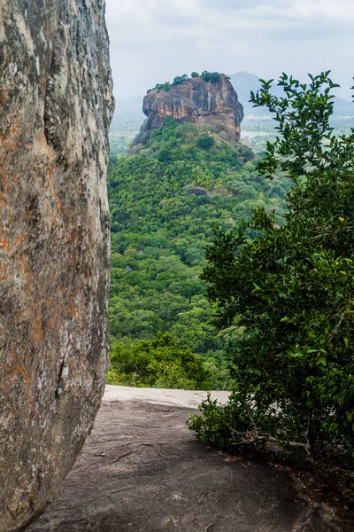 Görünüm Sigiriya aslan kaya yakın Pidurangala Rock, Sri Lanka