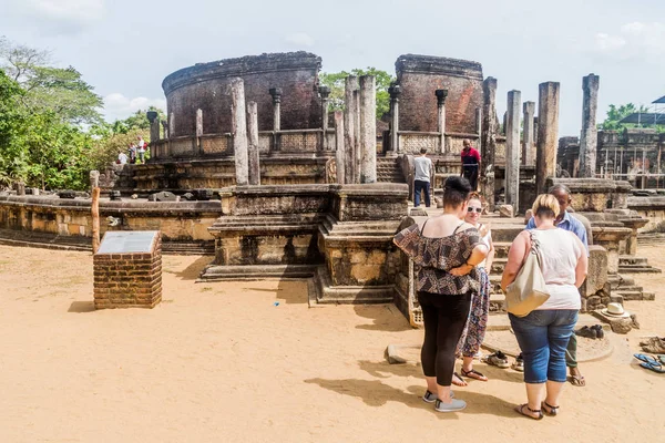 Polonnaruwa Srí Lanka Červenec 2016 Turisté Navštěvují Vatadágé Ancent Městě — Stock fotografie