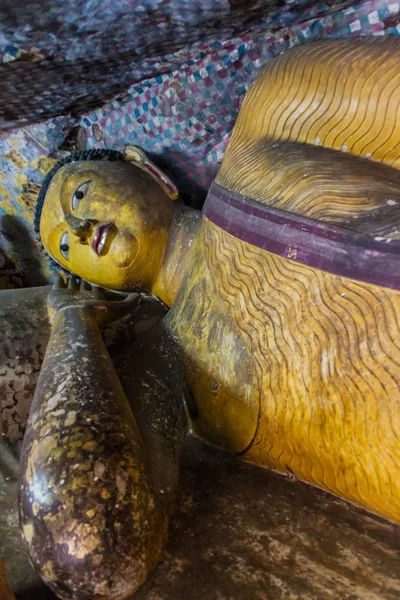 Dambulla, Sri Lanka - 20 Temmuz 2016: Buda heykeli bir Dambulla mağara mağara Tapınağı, Sri Lanka
