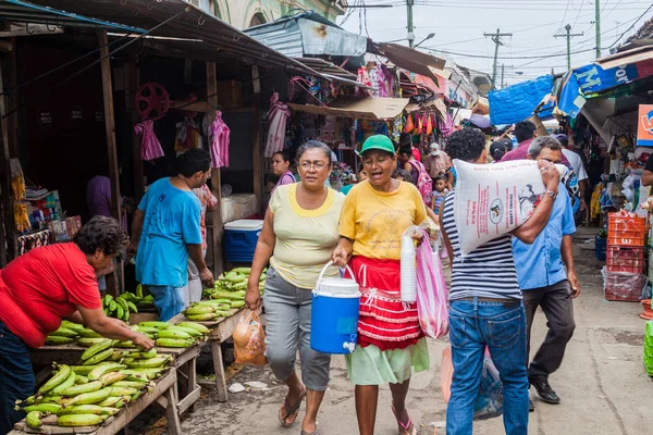 Granada, Nikaragua - 30 Nisan 2016: Görünüm Mercado Belediye Pazar Granada, Nikaragua