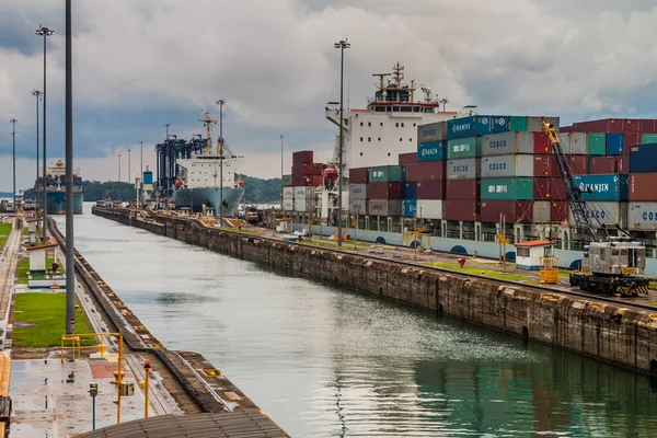 Gatun Panama May 2016 Container Ship Passes Gatun Locks Part — Stock Photo, Image
