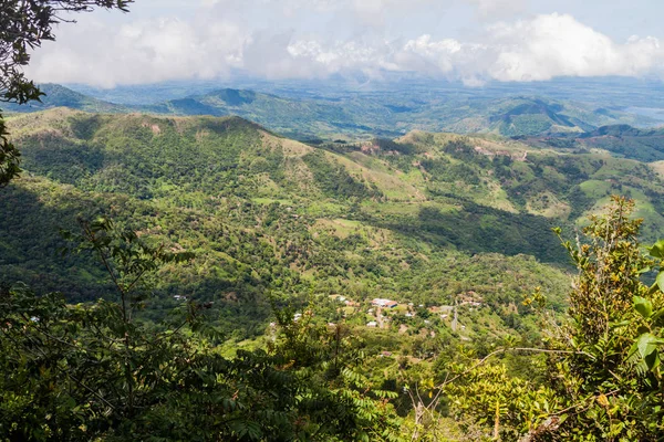 Panama'da Reserva Forestal de Fortuna dağ manzara