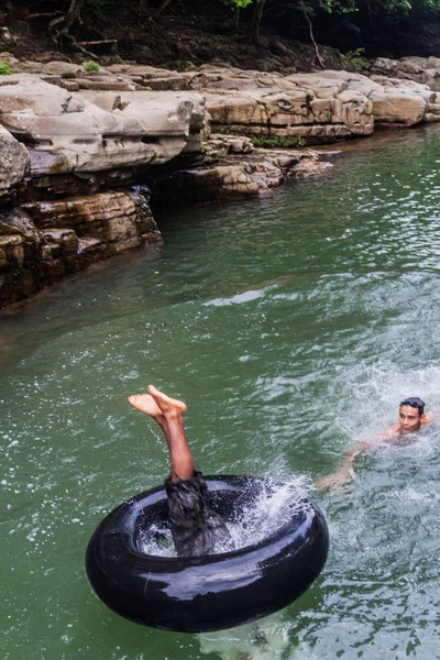 Gualaca Panama Května 2016 Místní Obyvatelé Skákání Los Cangilones Gualaca — Stock fotografie