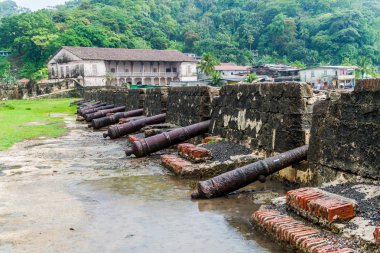 Toplar Fuerte San Jeronimo kale ve gerçek Aduana gümrük binası Portobelo Köyü, Panama