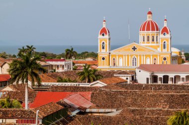 Arka plan üzerinde Granada, Nikaragua Katedrali.