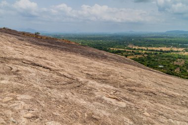 Manzara üzerinden Pidurangala Rock, Sri Lanka çevreleyen görünümü