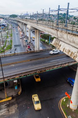 Panama City, Panama - 29 Mayıs 2016: Panama Metro yükseltilmiş bölümünü.