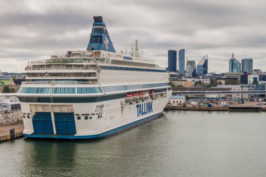 Tallinn, Estonya - 24 Ağustos 2016: Ms Silja Europa (Estonya tabanlı feribot işleciyle Tallink ait cruiseferry) bir Harbor Tallinn.