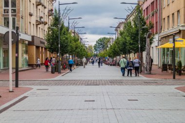 Siauliai, Litvanya - 18 Ağustos 2016: Yaya sokakta Siaulai, şehir Kuzey Litvanya'daki