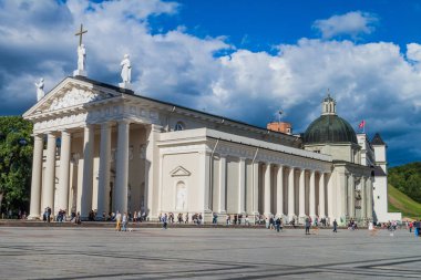 Vilnius, Litvanya - 15 Ağustos 2016: Katedral Bazilikası St Stanislaus ve St. Vladislav Katedral Meydanı Vilnius, Litvanya.