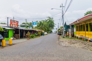 Puerto Viejo De Talamanca, Kosta Rika - 18 Mayıs: Puerto Viejo de Talamanca Köyü, Kosta Rika bir sokakta görünümünü