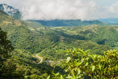 Panama'da Reserva Forestal de Fortuna dağ manzara