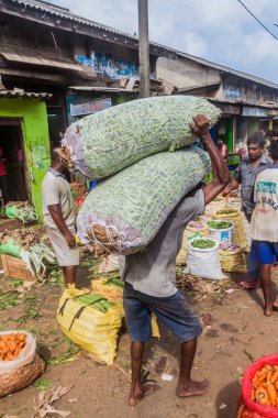 Colombo, Sri Lanka - 26 Temmuz 2016: Porter Manning Market Colombo, Sri Lanka