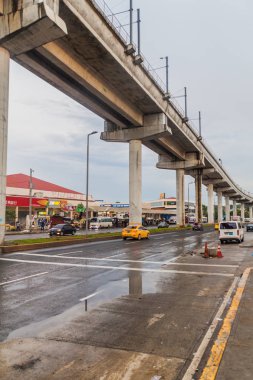 Panama City, Panama - 29 Mayıs 2016: Panama Metro yükseltilmiş bölümünü.