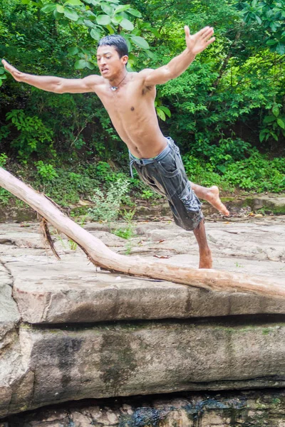 Gualaca Panama May 2016 Local Male Jumps Water Los Cangilones — Stock Photo, Image
