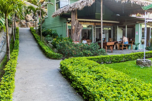 Santa Elena, Kosta Rika - 11 Mayıs 2016: Bahçe Santa Elena Hostel Resort.