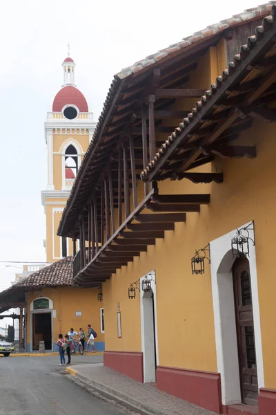 尼加拉瓜格拉纳达 2016年4月28日 在尼加拉瓜格拉纳达的殖民建筑和大教堂 — 图库照片