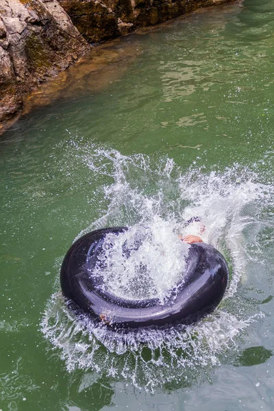 Uomo Saltato Acqua Los Cangilones Gualaca Mini Canyon Panama — Foto Stock