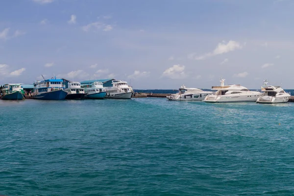 Male, Maldivler - 11 Temmuz 2016: Başkan'ın İskelesi erkek Yatlar.