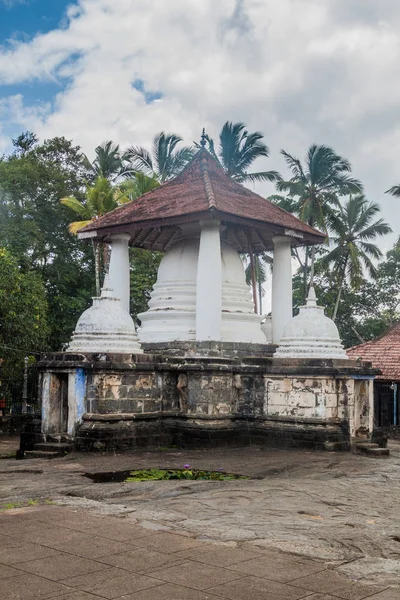 Buddyjskie Stupy Świątyni Gadaladeniya Pobliżu Kandy Sri Lanka — Zdjęcie stockowe