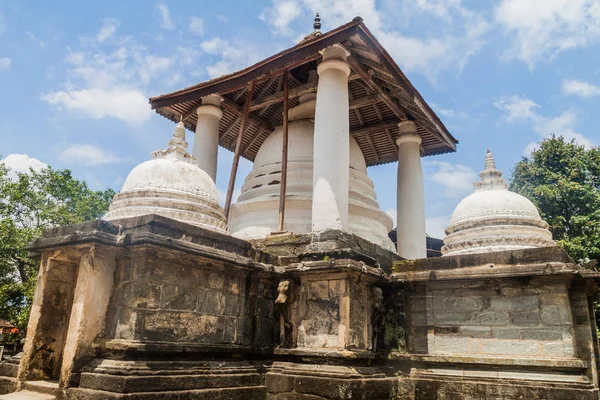 Stupas Bouddhistes Temple Gadaladeniya Près Kandy Sri Lanka — Photo