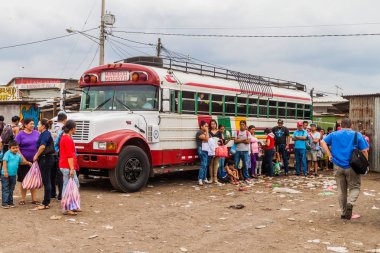 : Masaya, Nicaragua - 30 Nisan 2016: tavuk otobüs otobüs terminal: Masaya şehirde, Nikaragua denilen yerel buse