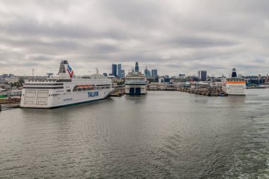 Tallinn, Estonya - 24 Ağustos 2016: Bir liman Tallinn, Cruiseferries.