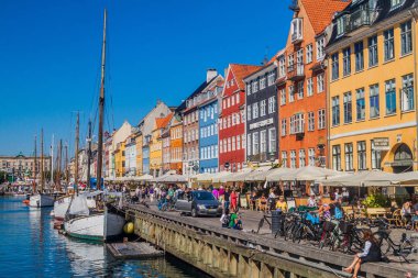 Copenhagen, Danimarka - 26 Ağustos 2016: Nyhavn ilçe ve tekne Kopenhag, Danimarka