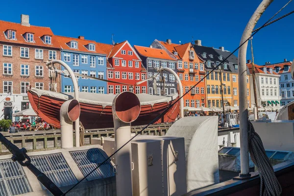 Copenhagen Denmark August 2016 Лодки Районе Nyhavn Копенгагена Дания — стоковое фото