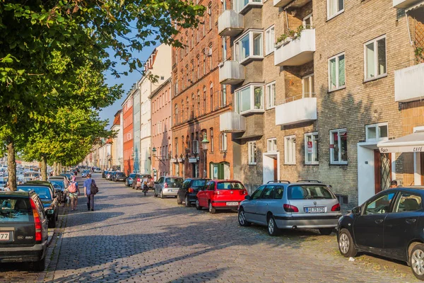 Copenhagen, Danimarka - 26 Ağustos 2016: Caddesi Christianshavn bölgesinde Kopenhag, Danimarka