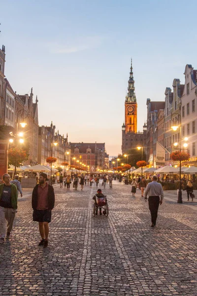 Gdaňsk Polsko Září 2016 Večerní Pohled Lidí Procházku Historické Domy — Stock fotografie