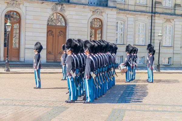 Copenhagen Danimarca Agosto 2016 Cambio Delle Guardie Piazza Amalienborg Palace — Foto Stock