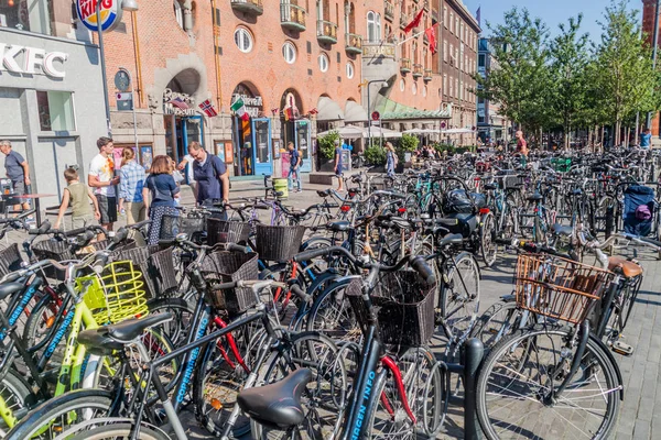 Copenhague Danemark Août 2016 Rangées Vélos Garés Sur Place Hôtel — Photo