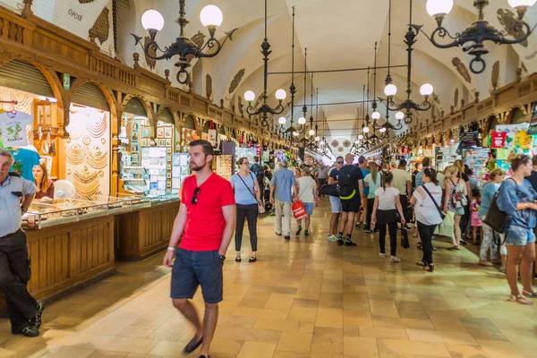 Krakow Polonia Septiembre 2016 Gente Compra Cloth Hall Plaza Del — Foto de Stock