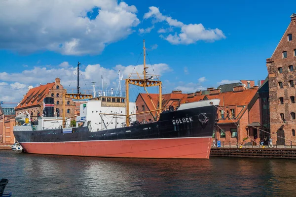 Gdansk, Polonya - 2 Eylül 2016: Ss Soldek Motlawa nehir Gdansk, Polonya için gemide. Dünya Savaşı'ndan sonra Polonya'da inşa ilk gemiydi.