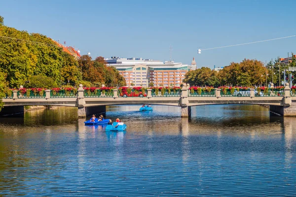 Malmo Suecia Agosto 2016 Gente Disfruta Día Soleado Navegando Canal —  Fotos de Stock