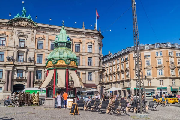 Copenhagen, Danimarka - 26 Ağustos 2016: Kongens Nytorv (Kral'ın yeni kare) Kopenhag, Danimarka, görünüm