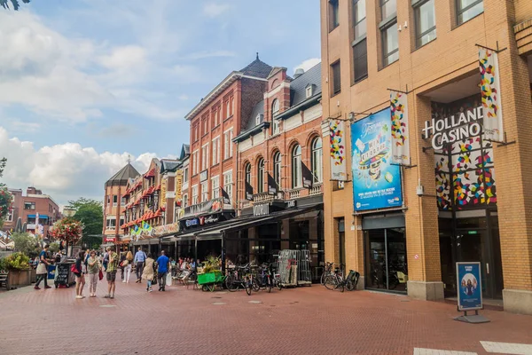 Eindhoven, Hollanda - 29 Ağustos 2016: Açık hava restoranlarda merkezi Eindhoven, Hollanda.