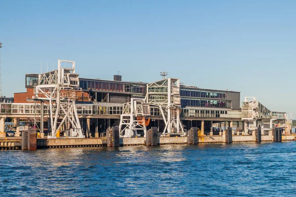 Ponte Embarque Passageiros Porto Helsínquia Finlândia — Fotografia de Stock